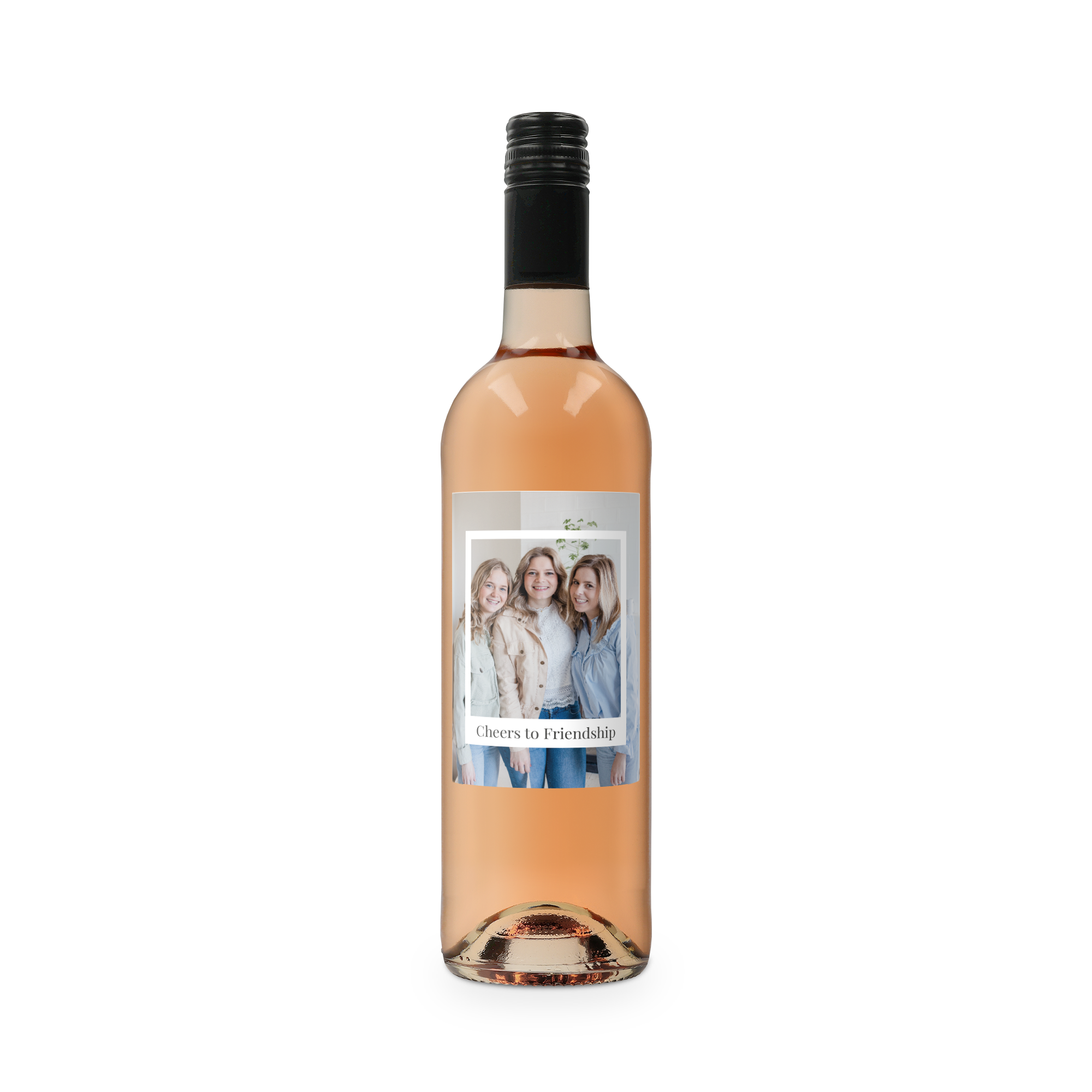 Botella de vino rosado Belvy con etiqueta personalizada, impresa con la foto de tres amigas y el texto "Cheers to Friendship".