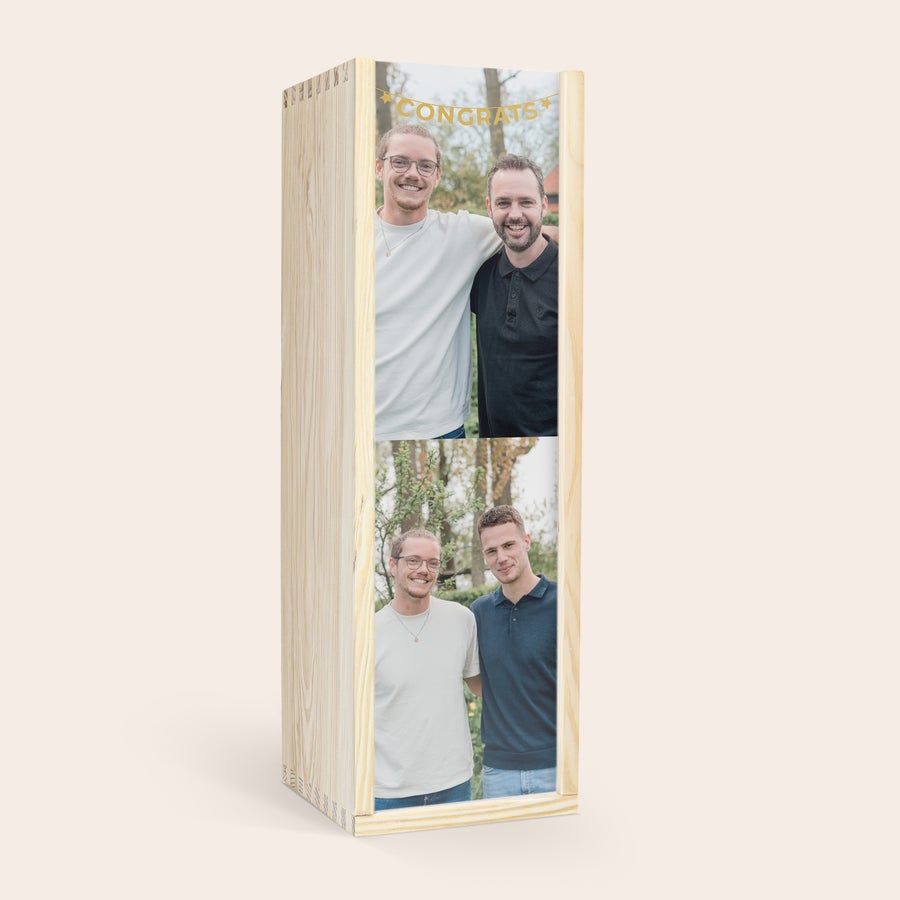 Limoncello Villa Massa likeur in kist personaliseren Houten kist met fles likeur, gepersonaliseerd met een foto van twee lachende mannen en het woord "Congrats".