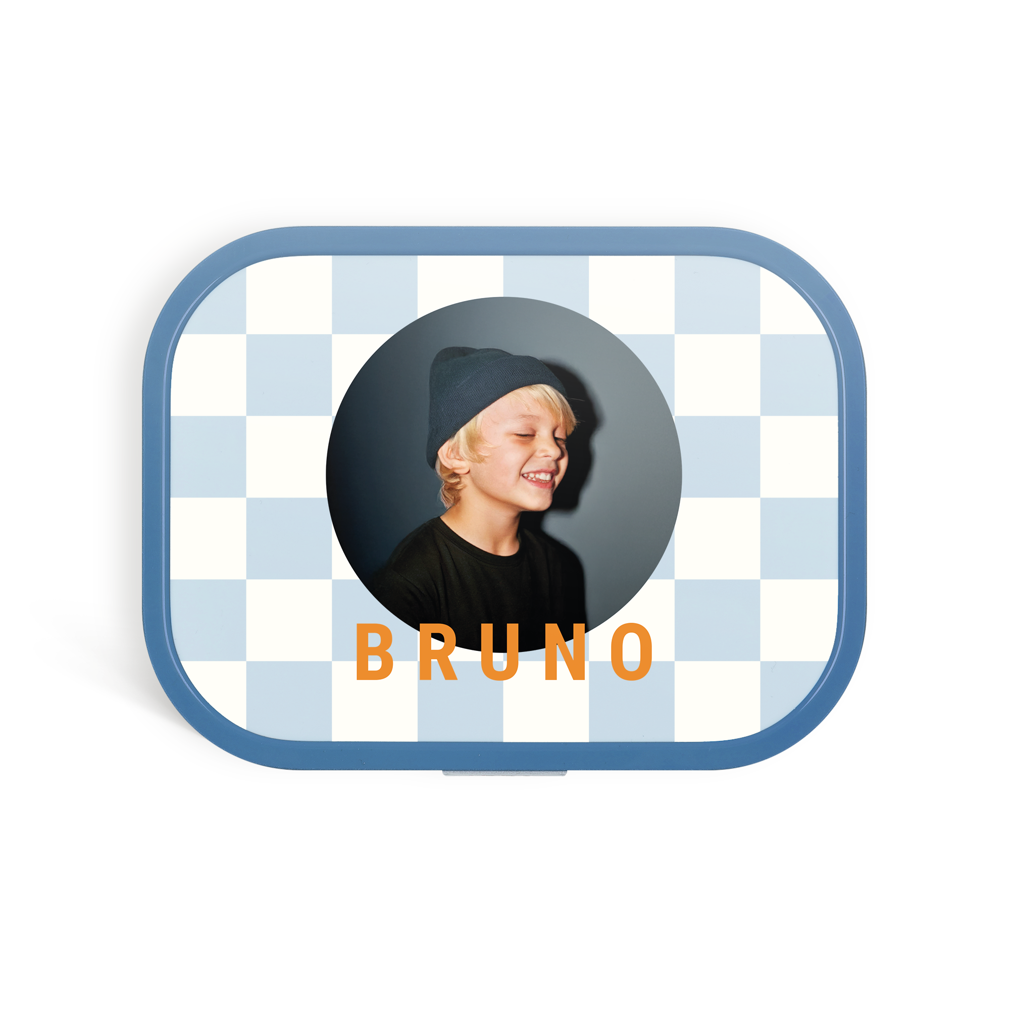 Mepal Brotdose, blau-weiß kariert, mit rundem Bild eines blonden Jungen und dem Namen BRUNO, bedruckt. Mit ihrem Namen schmeckt’s gleich noch besser.