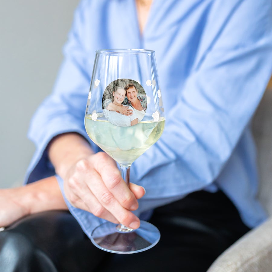 Tisk vinskih kozarcev Prilagojen plastičen kozarec za vino z UV tiskom fotografije dveh žensk, primeren za pitje v kampu