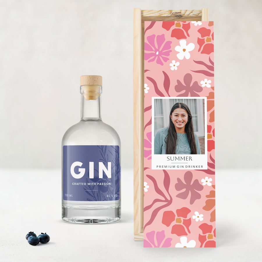 Gin YourSurprise Hausmarke personalisieren Gin-Flasche in bedruckter Holzkiste mit personalisiertem Foto und Text Wen überraschst du damit