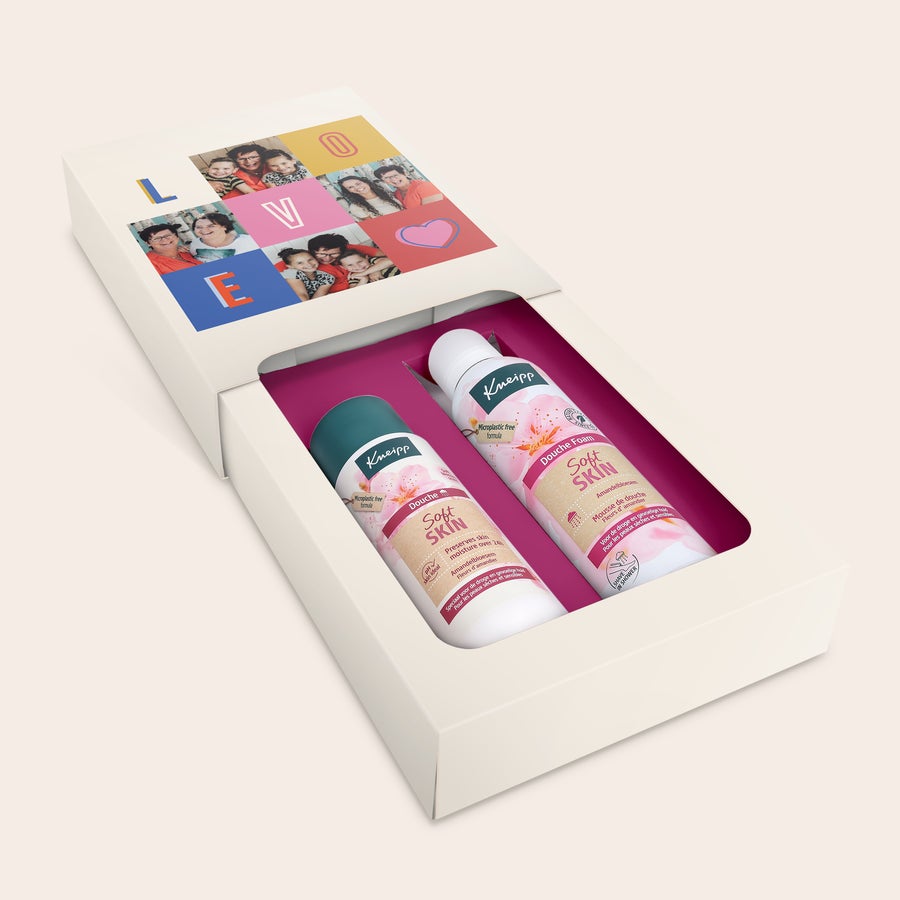 Kneipp Women Wellness -lahjapakkaus Kneipp Soft Skin -lahjasetti valkoisessa rasiassa, jossa kaksi suihkutuotetta ja personoitu valokuvaprintti kannessa