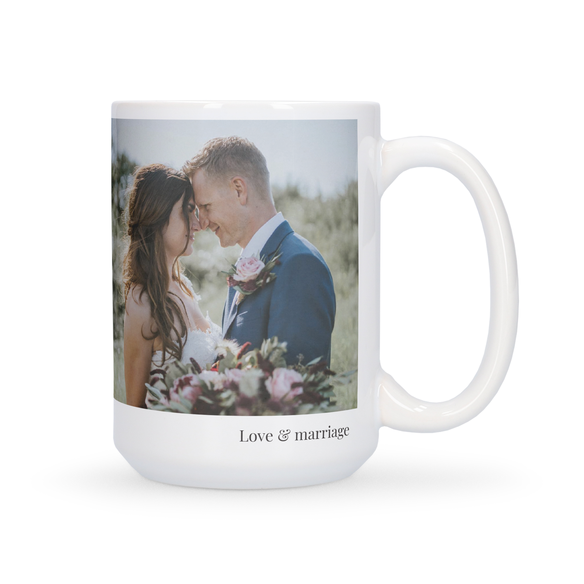 Jättimuki omalla kuvalla hääparista, jossa teksti Love & marriage.