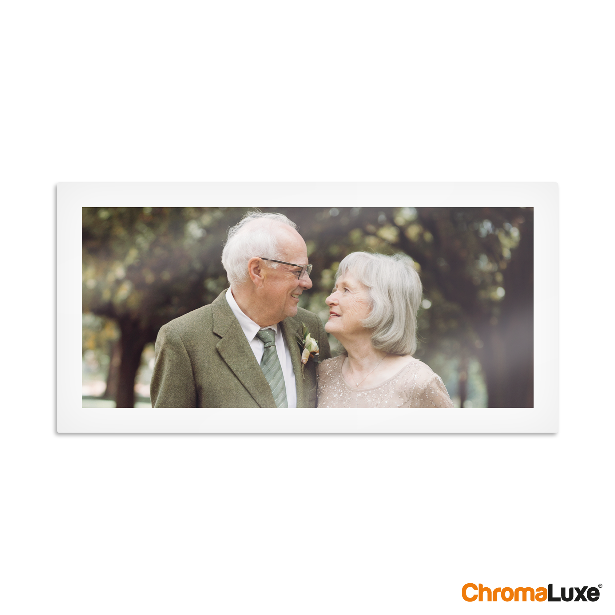 Tableau photo ChromaLuxe personnalisé avec le portrait d'un couple souriant