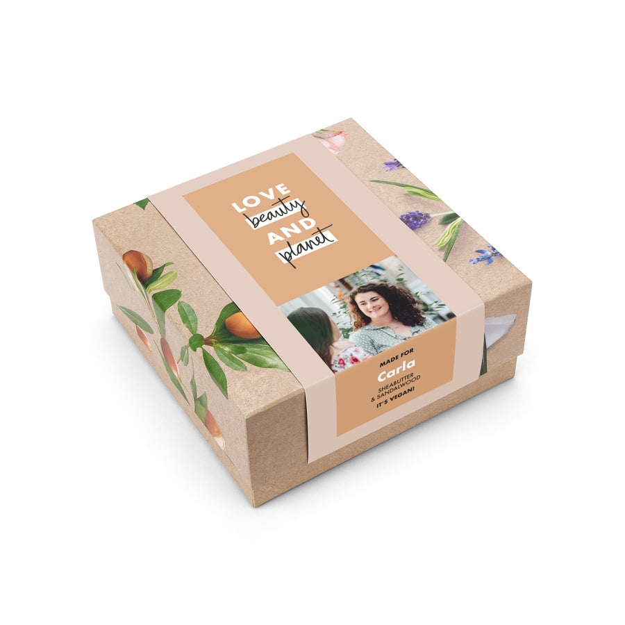 Coffret cadeau Love, beauty & planet personnalisé - beurre de karité & huile de santal