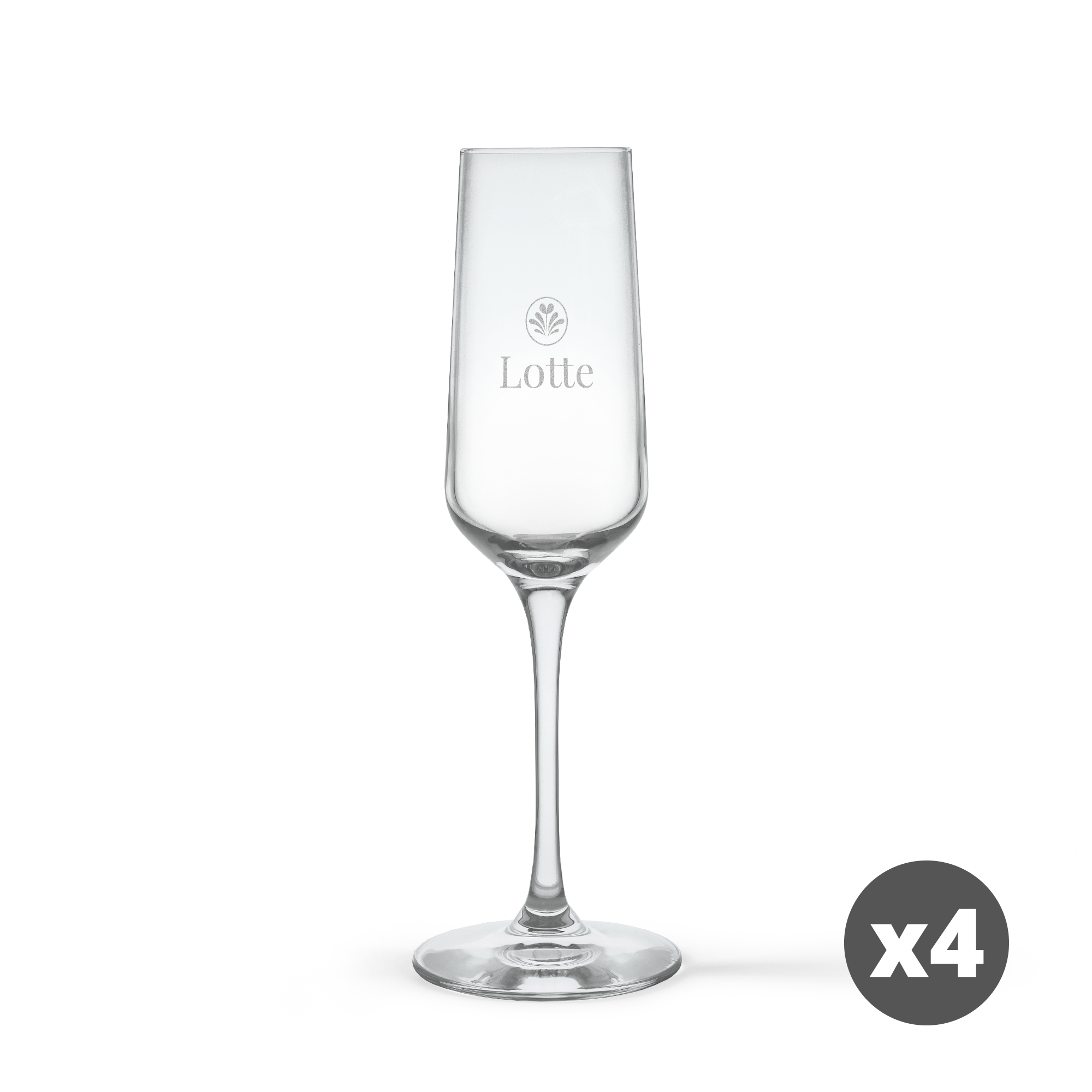Set van 4 kristallen champagneglazen, één glas met een gravure van een krans en de naam Lotte. Proost in stijl met gepersonaliseerde kristallen champagneglazen.