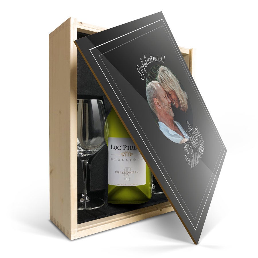 Wijnpakket met glas - Luc Pirlet Chardonnay (Bedrukte deksel) Wijnpakket met glas - Luc Pirlet Chardonnay (Bedrukte deksel)
