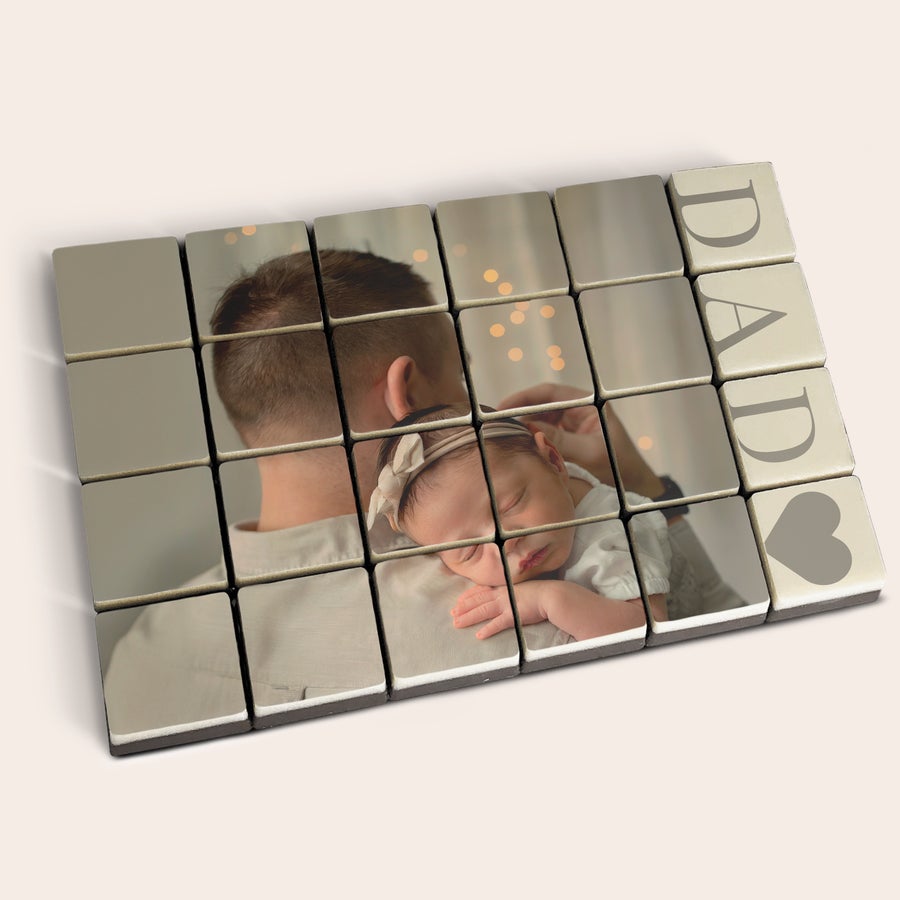 Foto pÄ choklad Ditt finaste foto tryckt pÄ 24 chokladrutor som bildar en bild av pappa med bebis, anpassningsbar med text och bild.