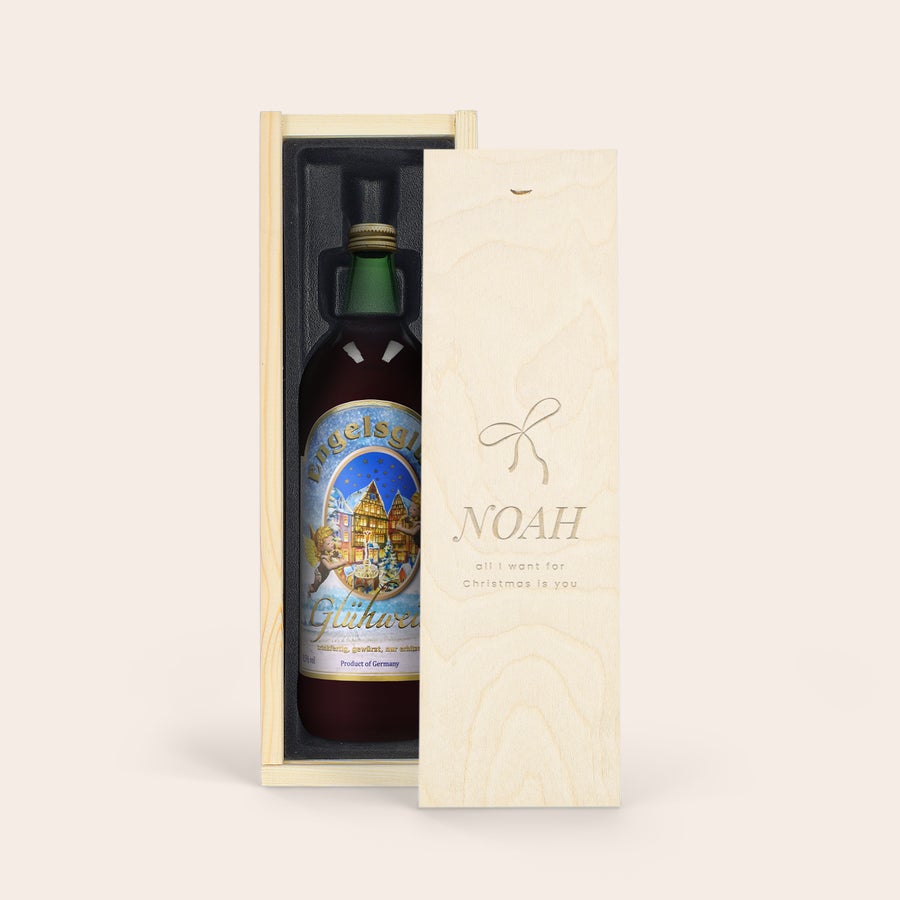 Wijn Engelsglut Glühwein personaliseren Fles glühwein in gegraveerde houten kist met de naam Noah en tekst all I want for Christmas is you