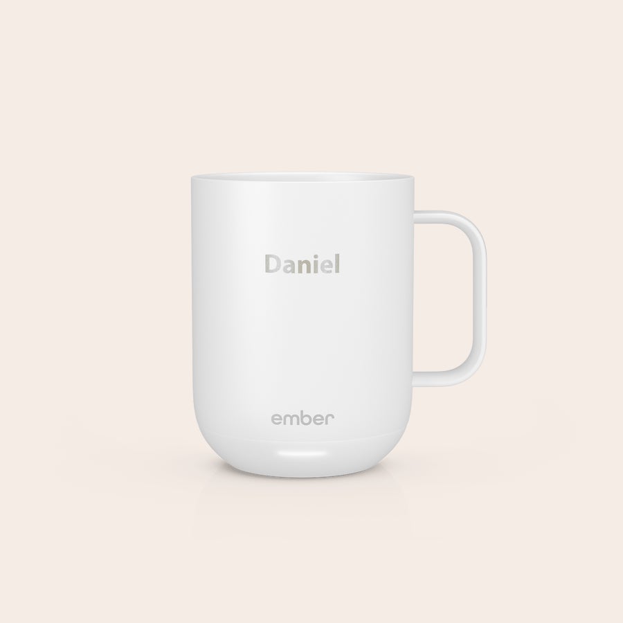 Ember Smart Control Mug Bílý personalizovaný pohár Ember Control s vyrytým jménem Daniel vám pomůže vychutnat si každý doušek.