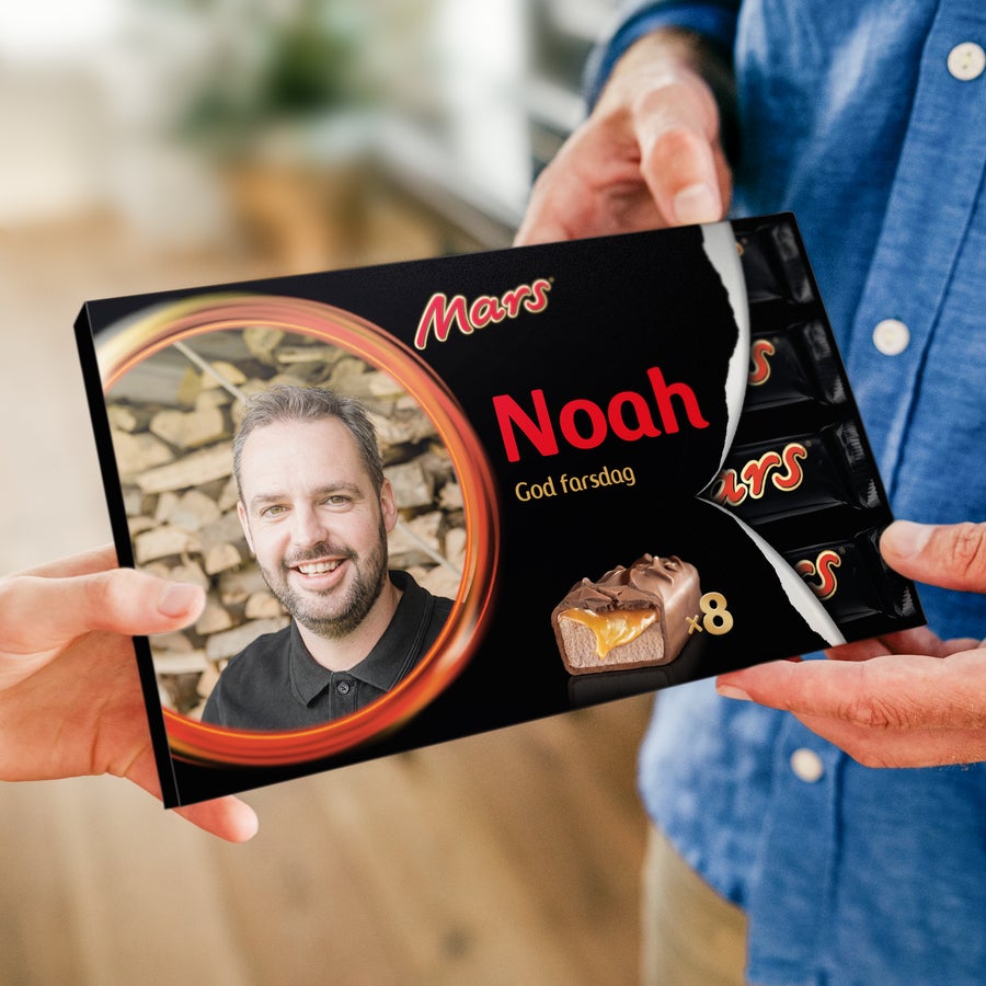 Personlig Mars gaveeske Personlig Mars gaveeske med eget bilde, navnet Noah og teksten God farsdag, med 8 Mars-sjokolader