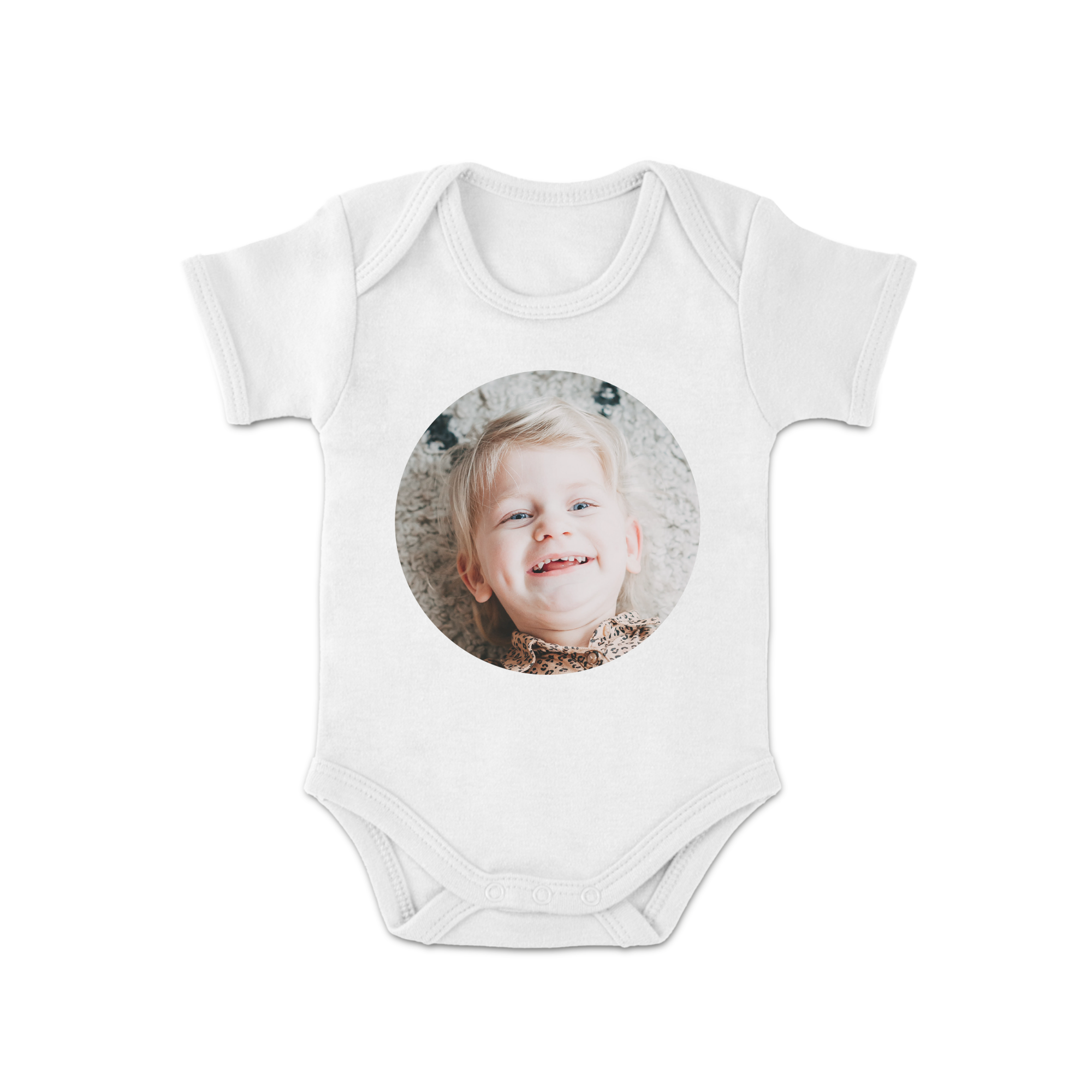 Białe dziecięce body onesie z nadrukowanym zdjęciem uśmiechniętego dziecka