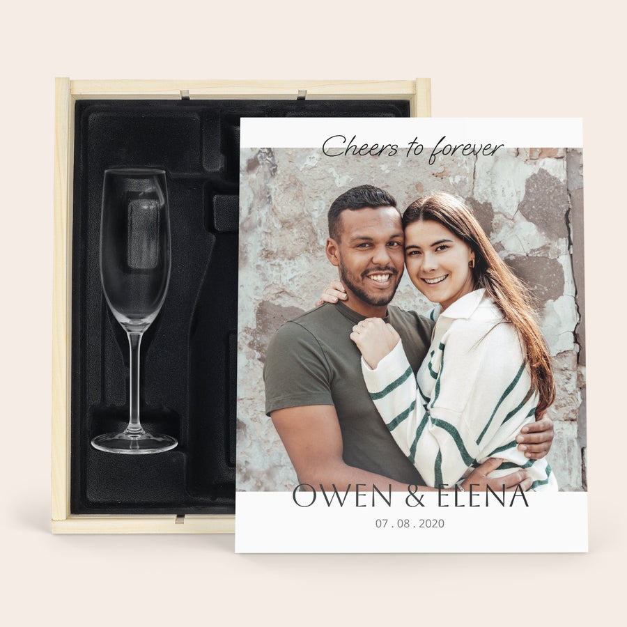 Caixa de Champanhe Personalizada com taças de champanhe Caixa de champanhe personalizada em madeira com foto impressa de "Owen & Elena" e dois copos