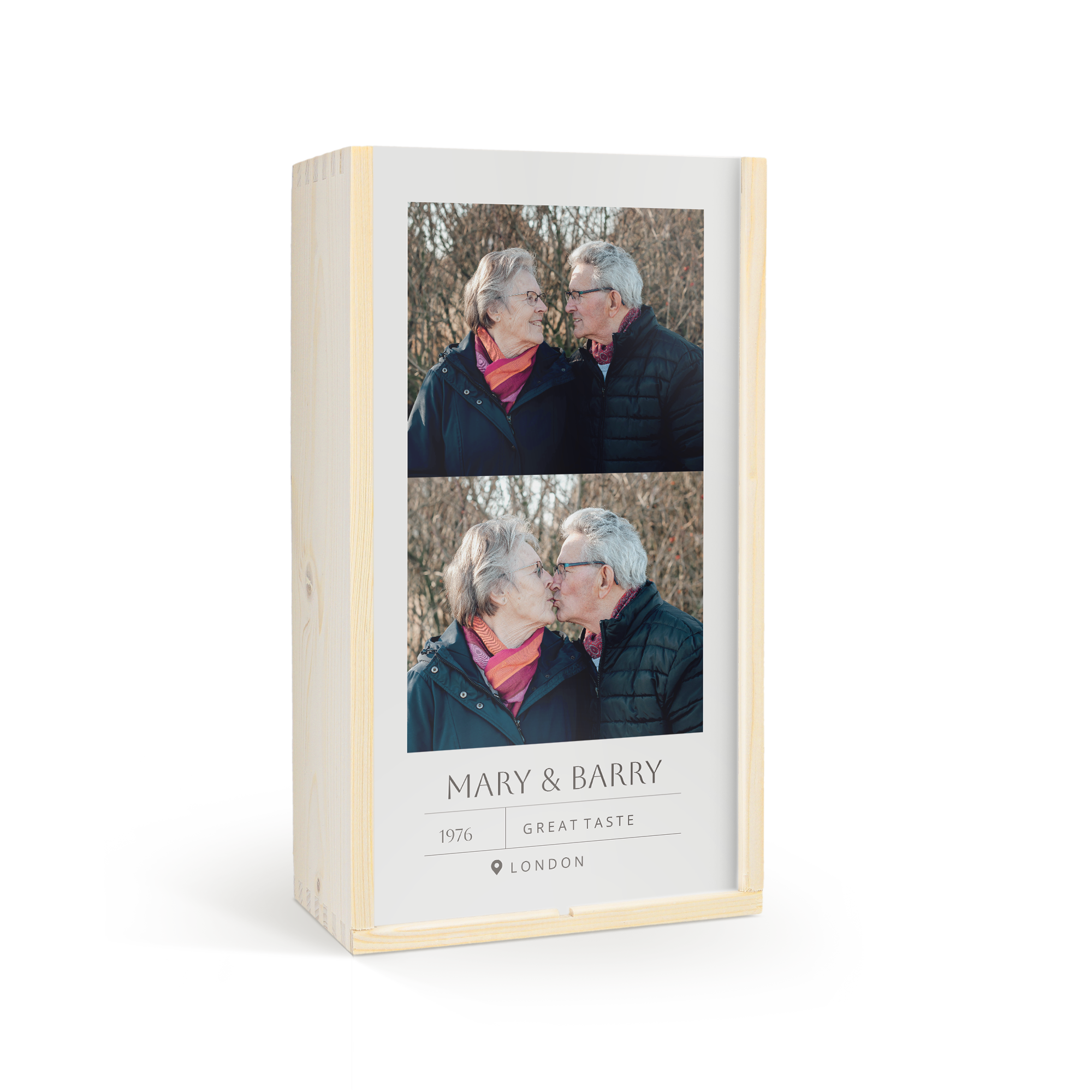 Confezione regalo personalizzata in legno con foto di coppia e testo Mary & Barry 1976 London