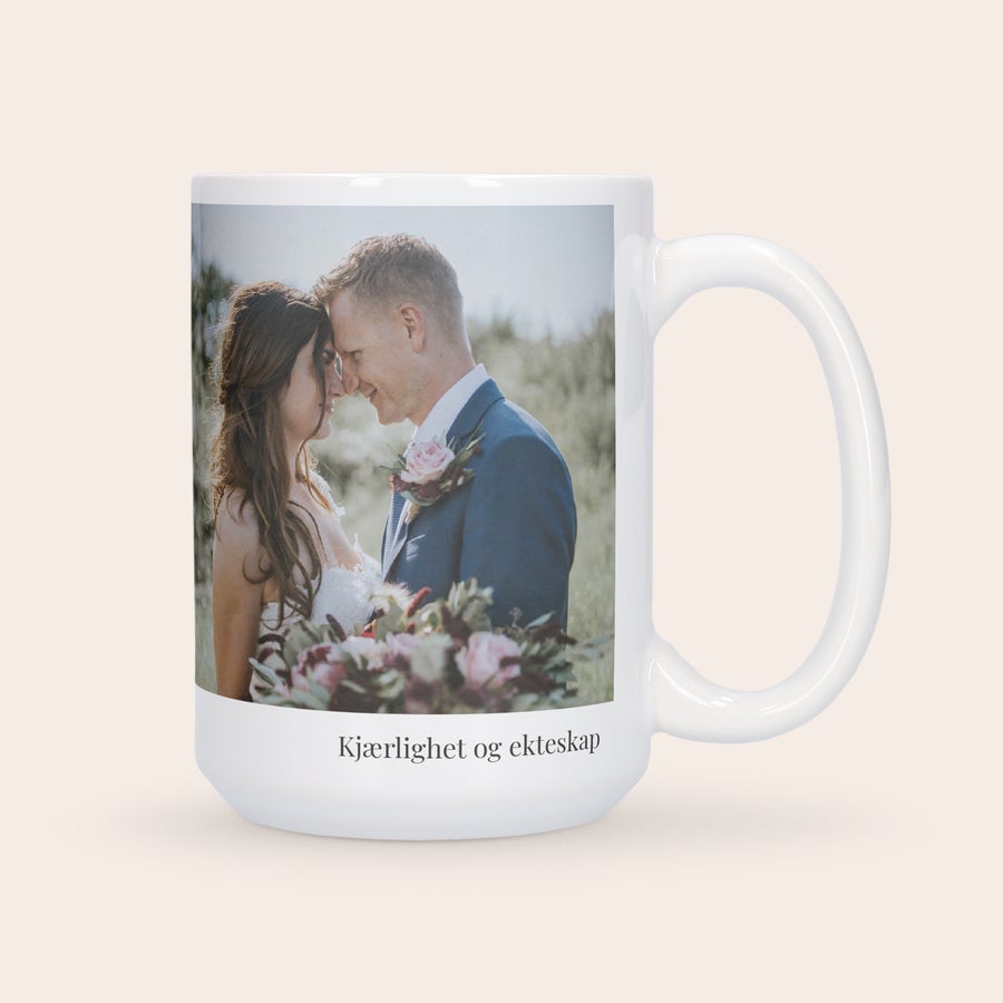Trykt XXL kopp Hvit personlig XXL-kopp med trykt bilde av et brudepar og teksten "Kjærlighet og ekteskap".