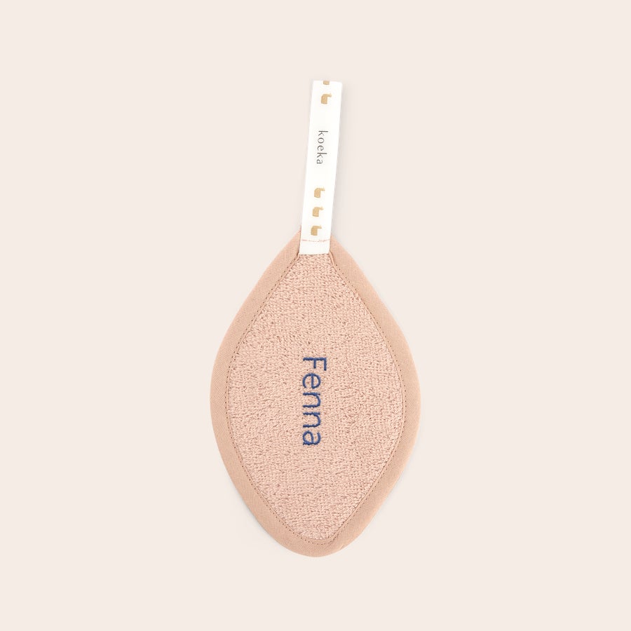 Speendoekje met naam Roze Koeka speendoekje met de naam 'Fenna' geborduurd, een uniek cadeau voor kersverse ouders.