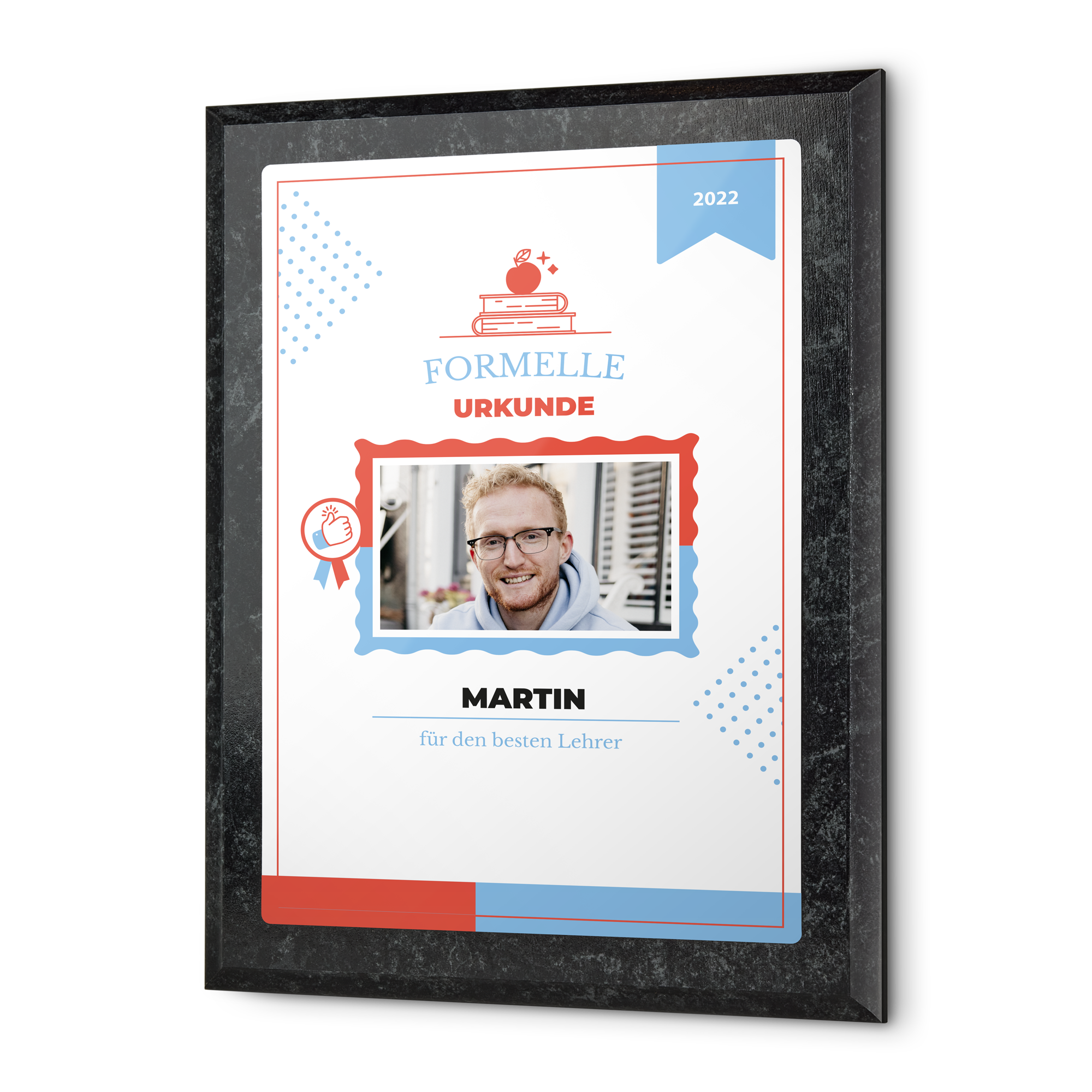 Personalisierte Urkunden für den besten Lehrer mit Foto von Martin und Name auf Holzplatte gedruckt