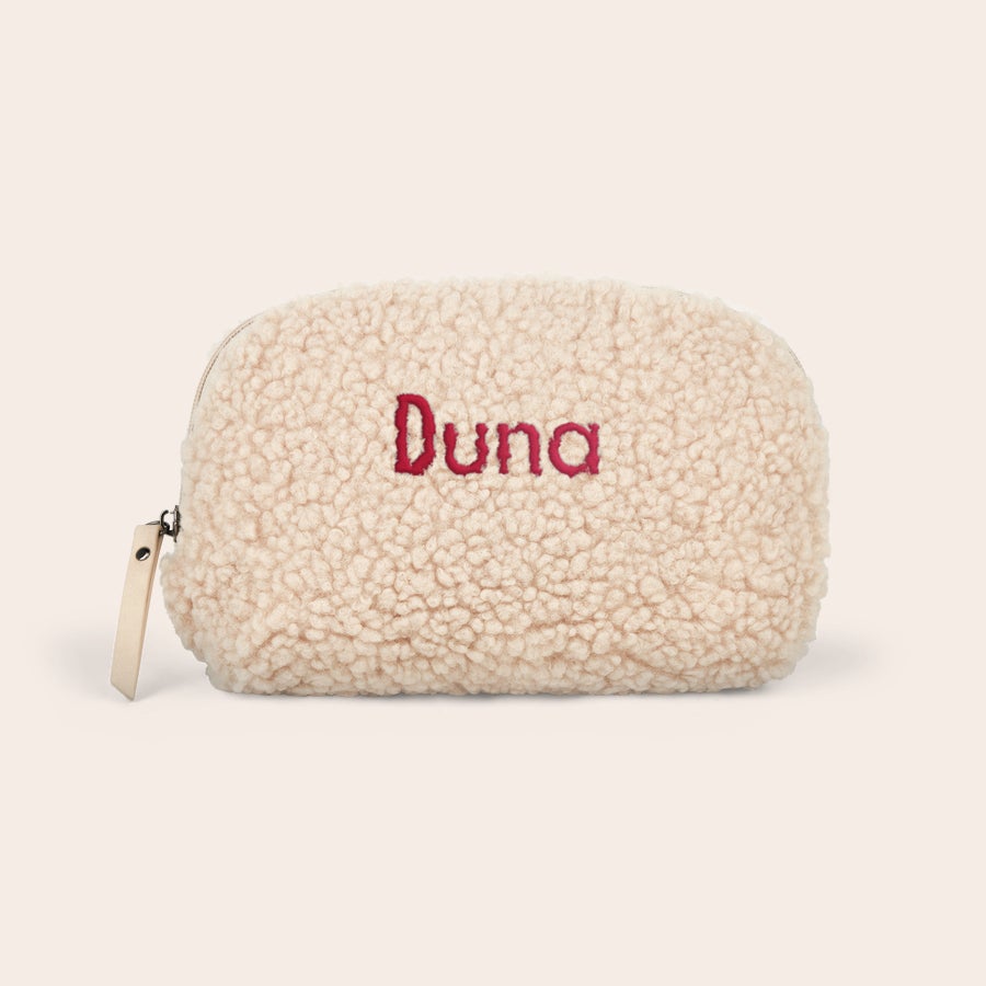 Nécessaire de pelúcia personalizada - Camel Bolsa de higiene de pelúcia macia, cor creme, com o nome Duna bordado em vermelho
