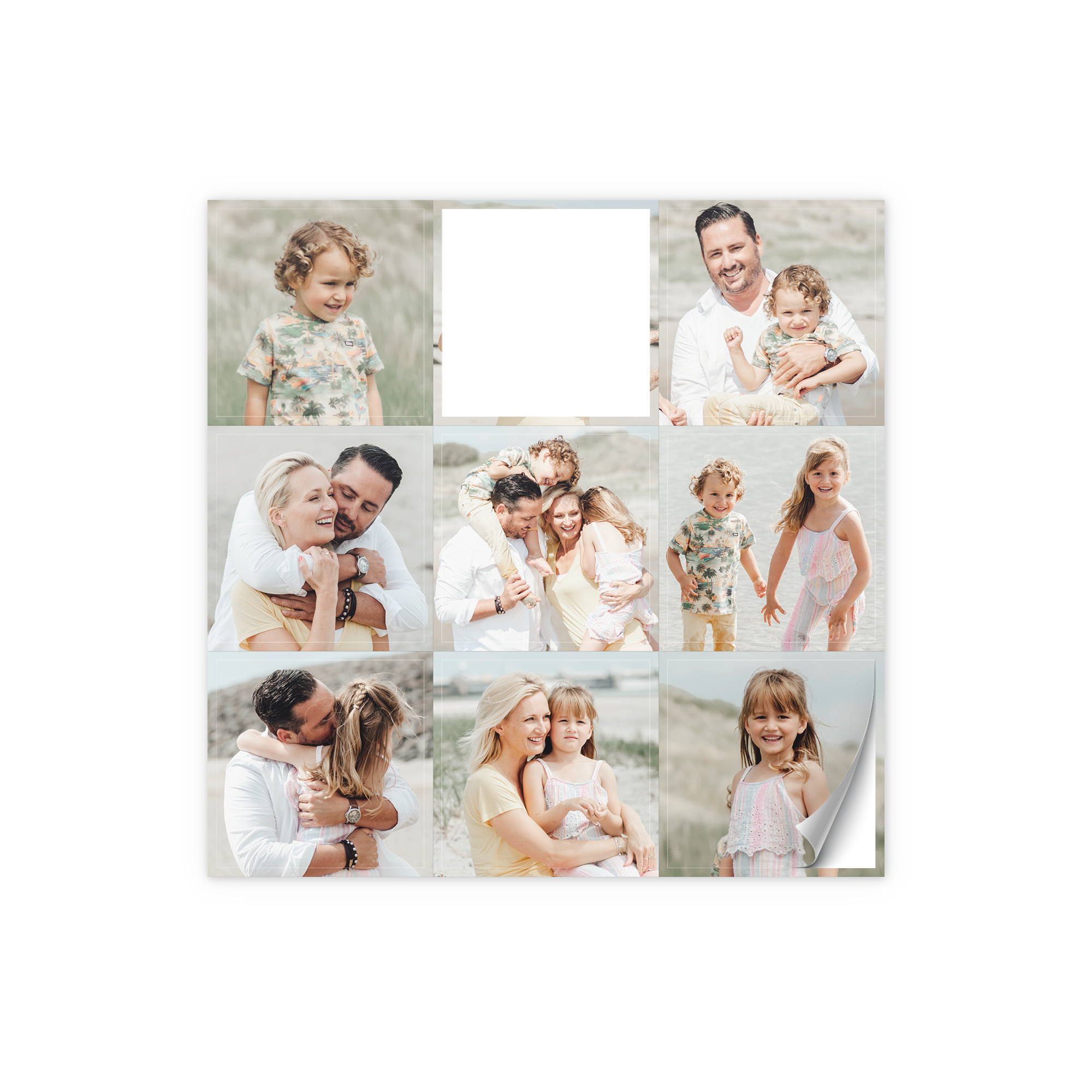 Vierkante gepersonaliseerde stickers met fotocollage van familie, bedrukt met eigen ontwerp.
