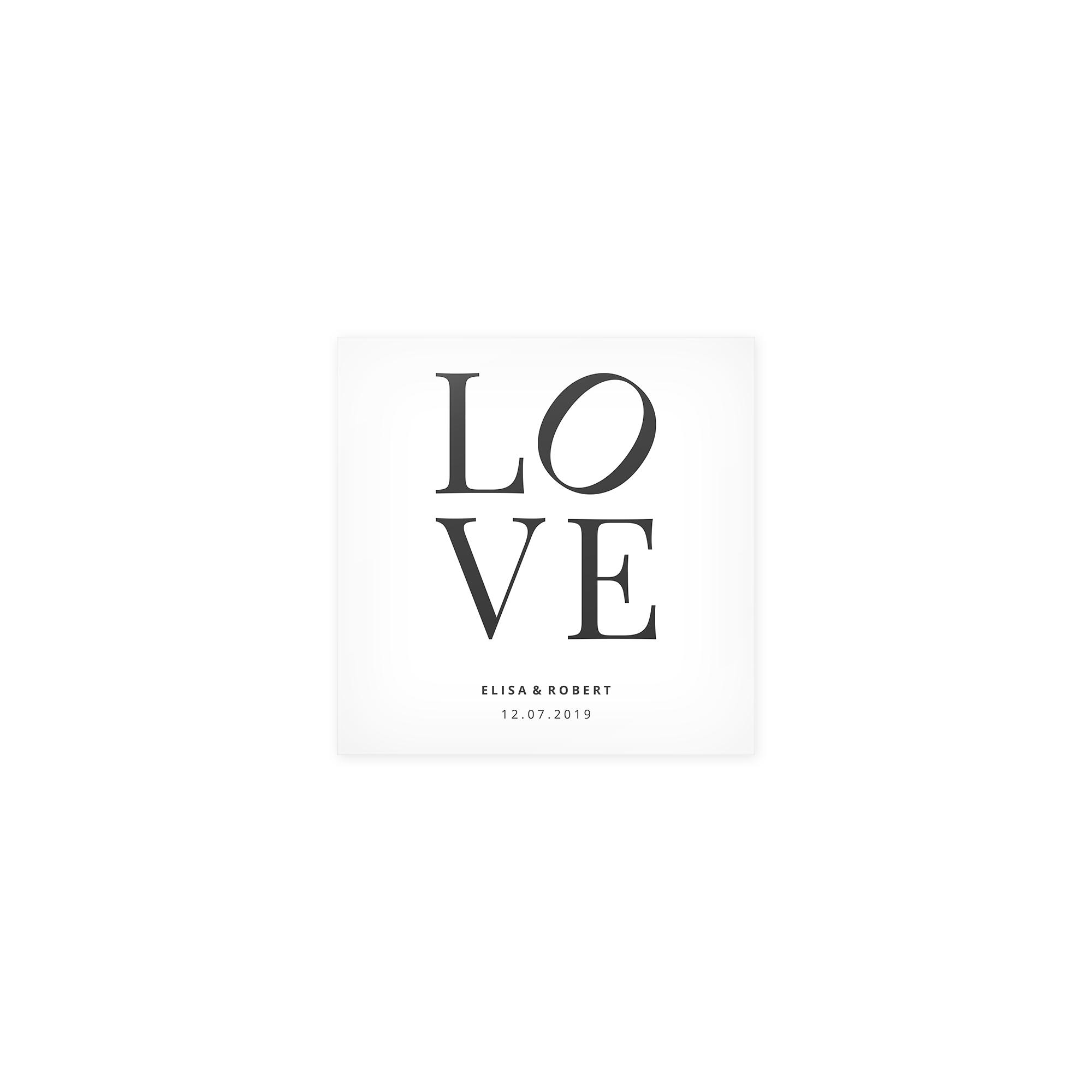 Persoonlijke poster met de tekst LOVE en namen Elisa & Robert, datum 12.07.2019, geprint