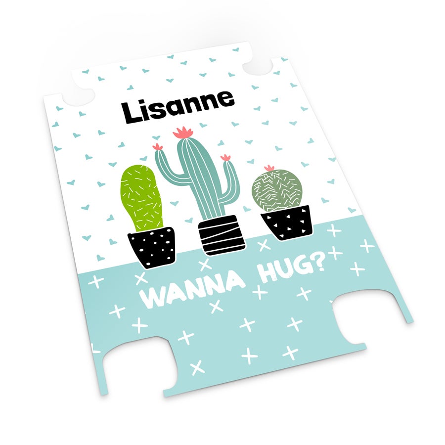 Inlay voor Princess fotokoffer bedrukt met de naam Lisanne en cactussen en "Wanna Hug?"