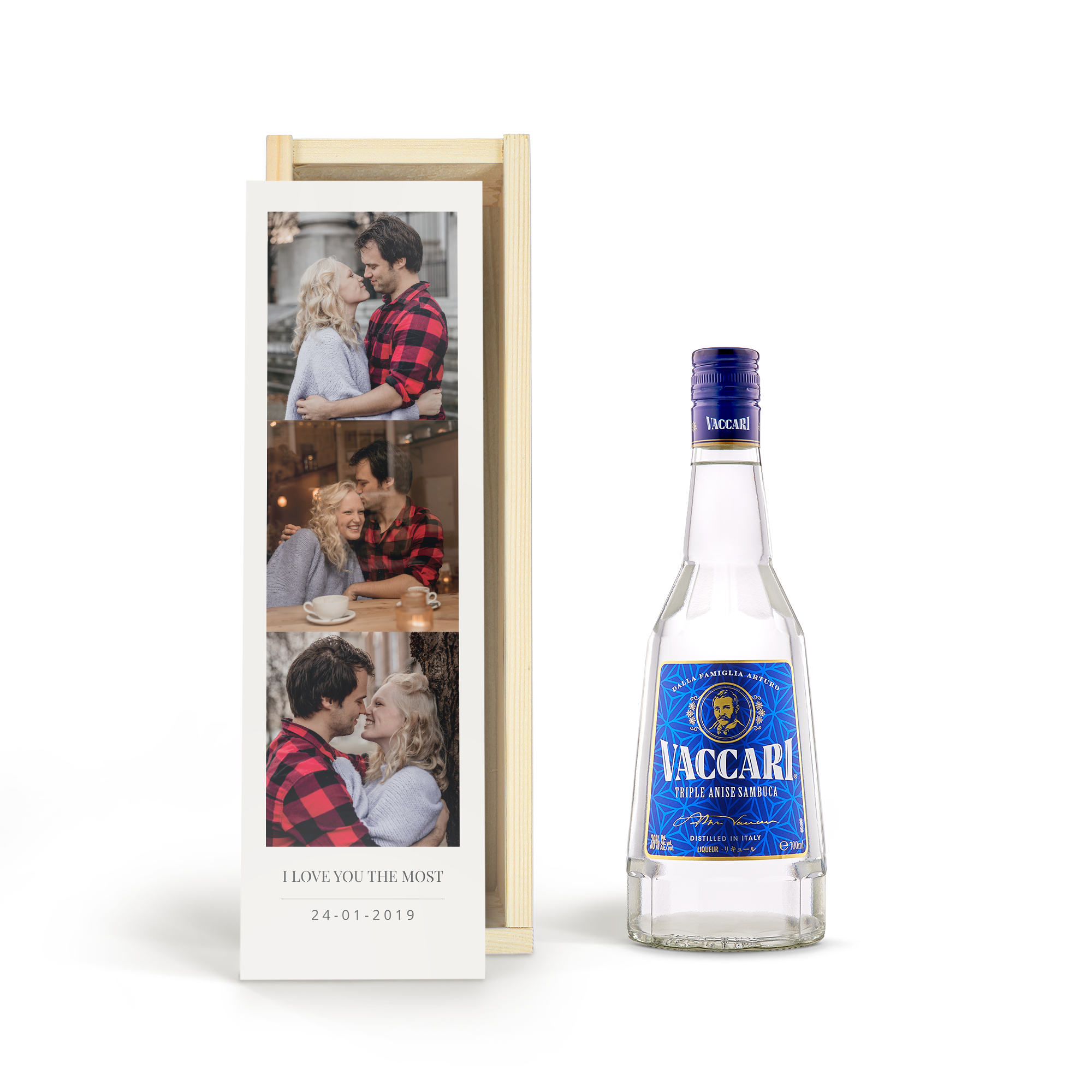 Personalizowane porto Sambuca Vaccari z nadrukowanymi zdjęciami i tekstem I LOVE YOU THE MOST 24-01-2019 na drewnianej skrzynce