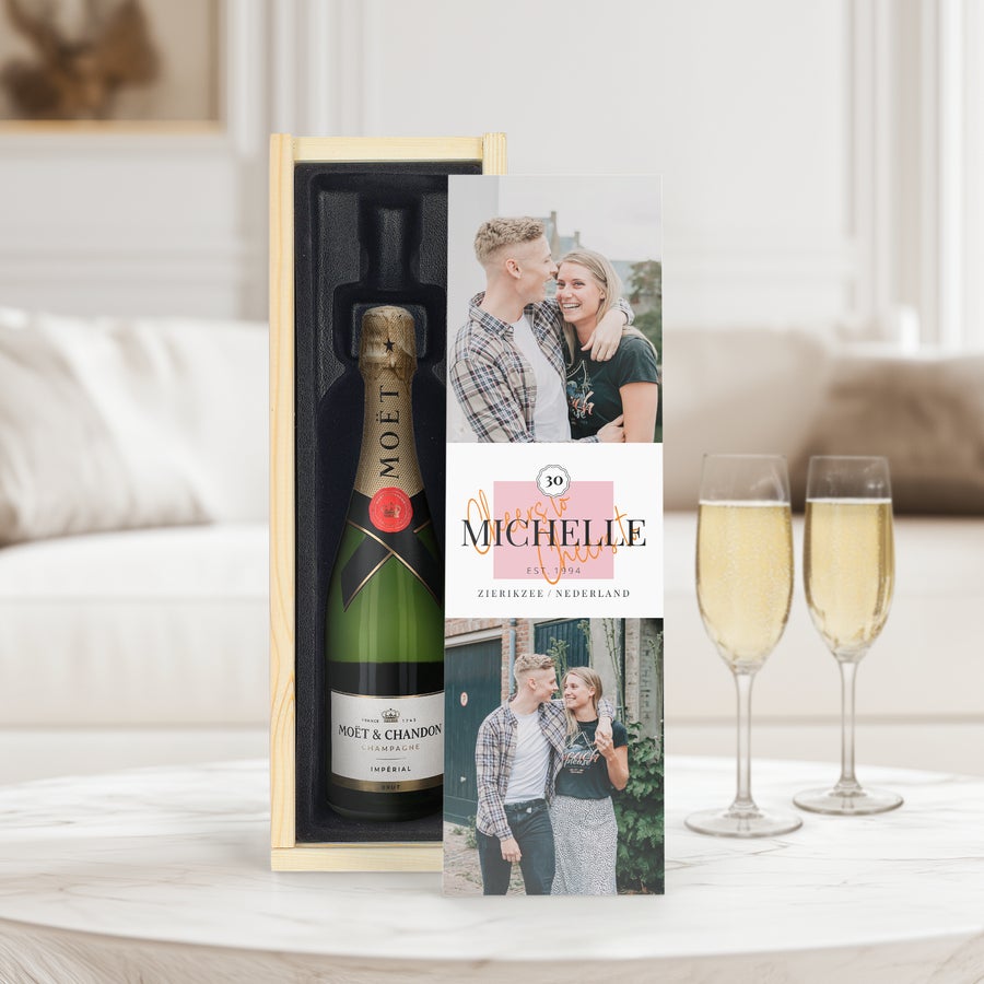 Moët & Chandon Brut 375ml personaliseren Fles Moët & Chandon champagne in houten kist met bedrukte deksel met foto's en de naam Michelle