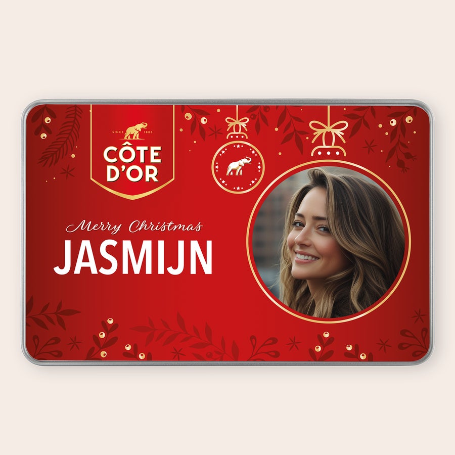 Cadeaublik gevuld met Côte d'Or Rode Côte d’Or Vintage Chocolade Box met naam Jasmijn en een persoonlijke foto, bedrukt met goudkleurige kerstversiering.