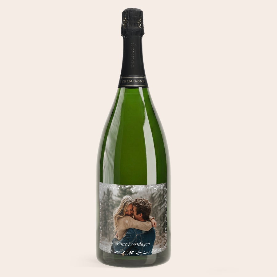 Champagne René Schloesser Magnum personaliseren Champagne met bedrukt etiket - René Schloesser Magnum (1500ml) met gepersonaliseerde foto en de tekst Fijne Feestdagen.