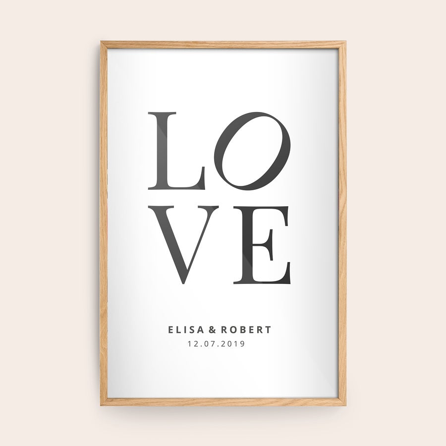 Foto in lijst bestellen Houten lijst met fotoafdruk, gepersonaliseerd met de tekst LOVE, Elisa & Robert en datum 12.07.2019
