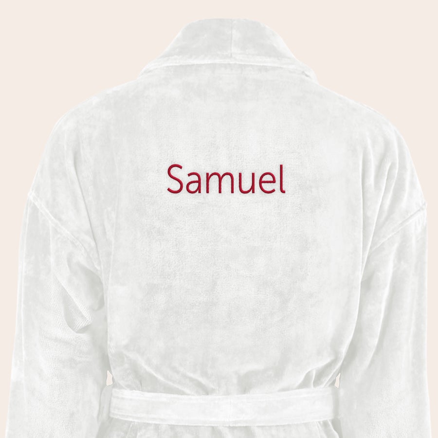 Peignoir Homme Personnalisé Peignoir homme blanc personnalisé brodé avec le prénom Samuel en rouge pour lui faire plaisir