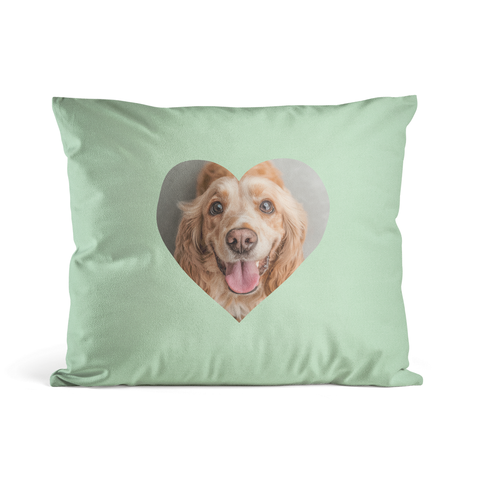 Capa de almofada personalizada verde menta com foto impressa de cachorro feliz em formato de coração. Transforme qualquer espaço com uma capa de almofada lindamente personalizada.