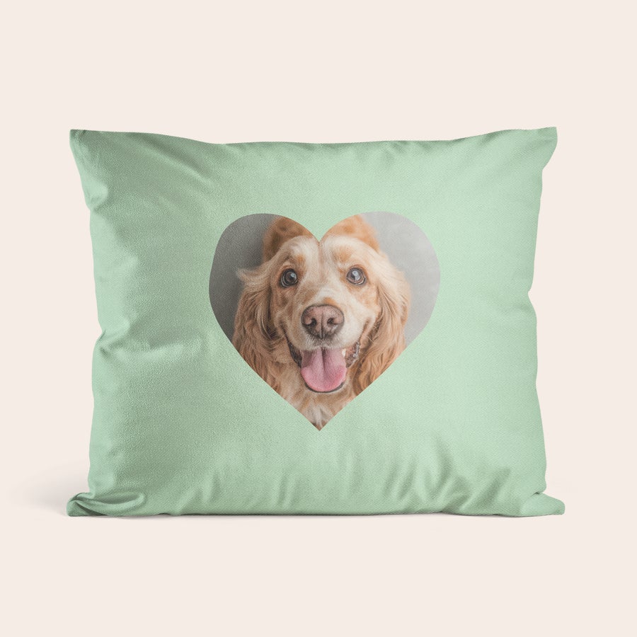 Cuscini con Foto Federa per cuscino verde menta con foto personalizzata di un cane felice stampata a cuore trasforma qualsiasi spazio con una federa per cuscino splendidamente personalizzata