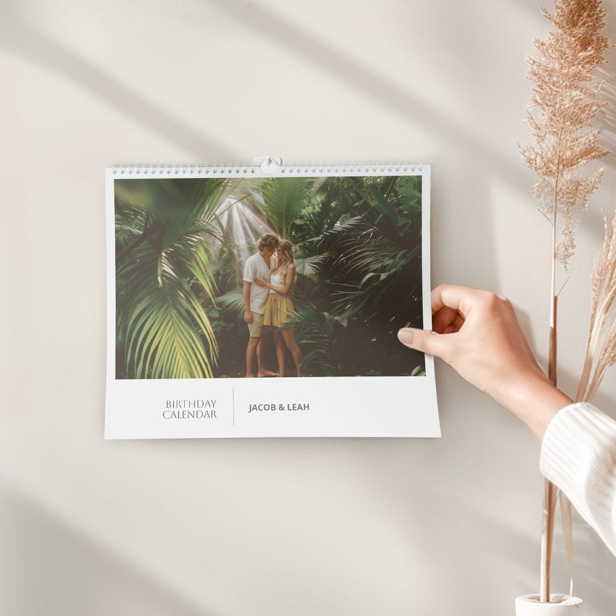 Koledar rojstnih dni Personaliziran koledar rojstnih dni z natisnjeno fotografijo para in imenoma Jacob & Leah.