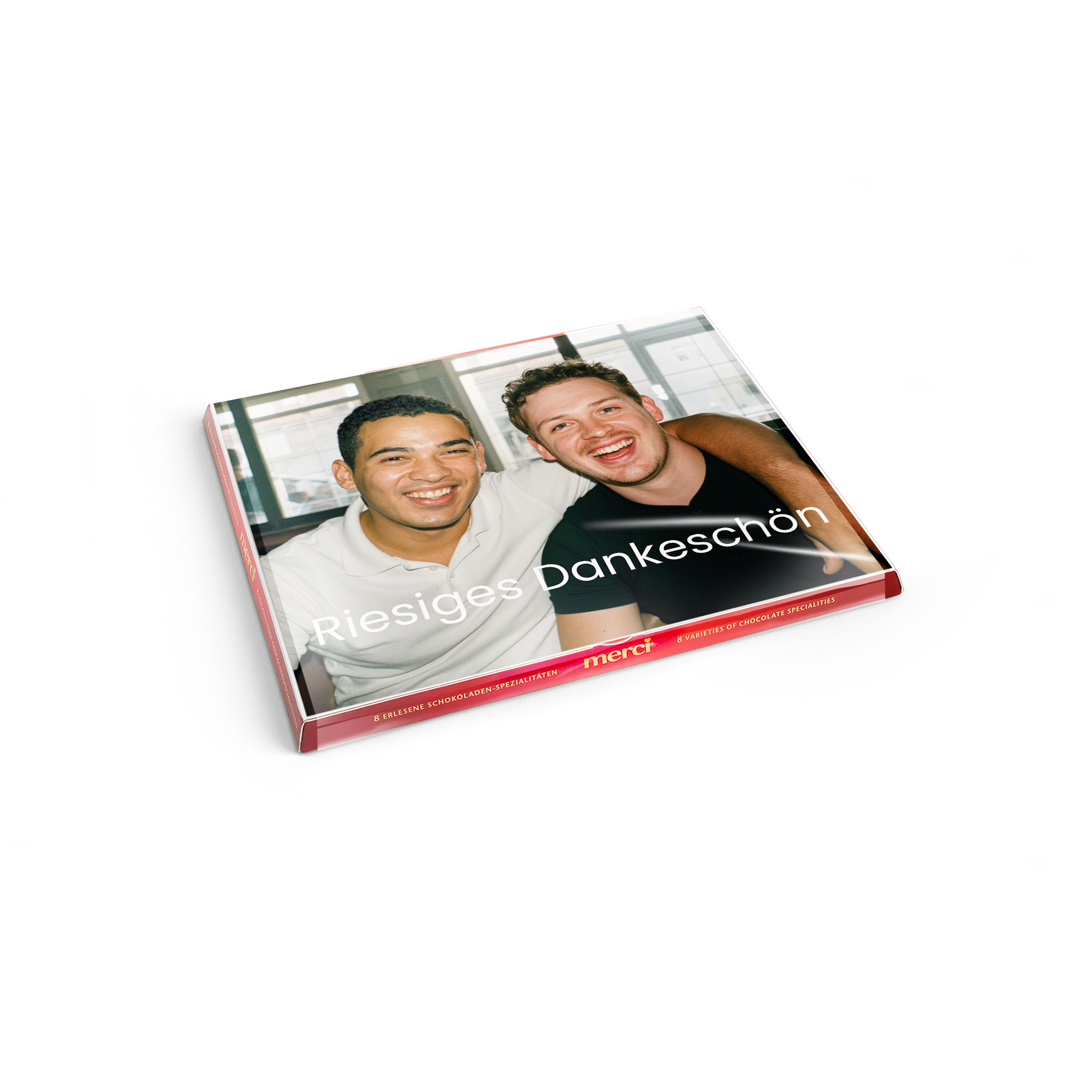 Merci Schokolade mit personalisierter Grußkarte – 250 Gramm, bedruckt mit einem Foto von zwei lachenden Männern und dem Text RIESIGES DANKESCHÖN
