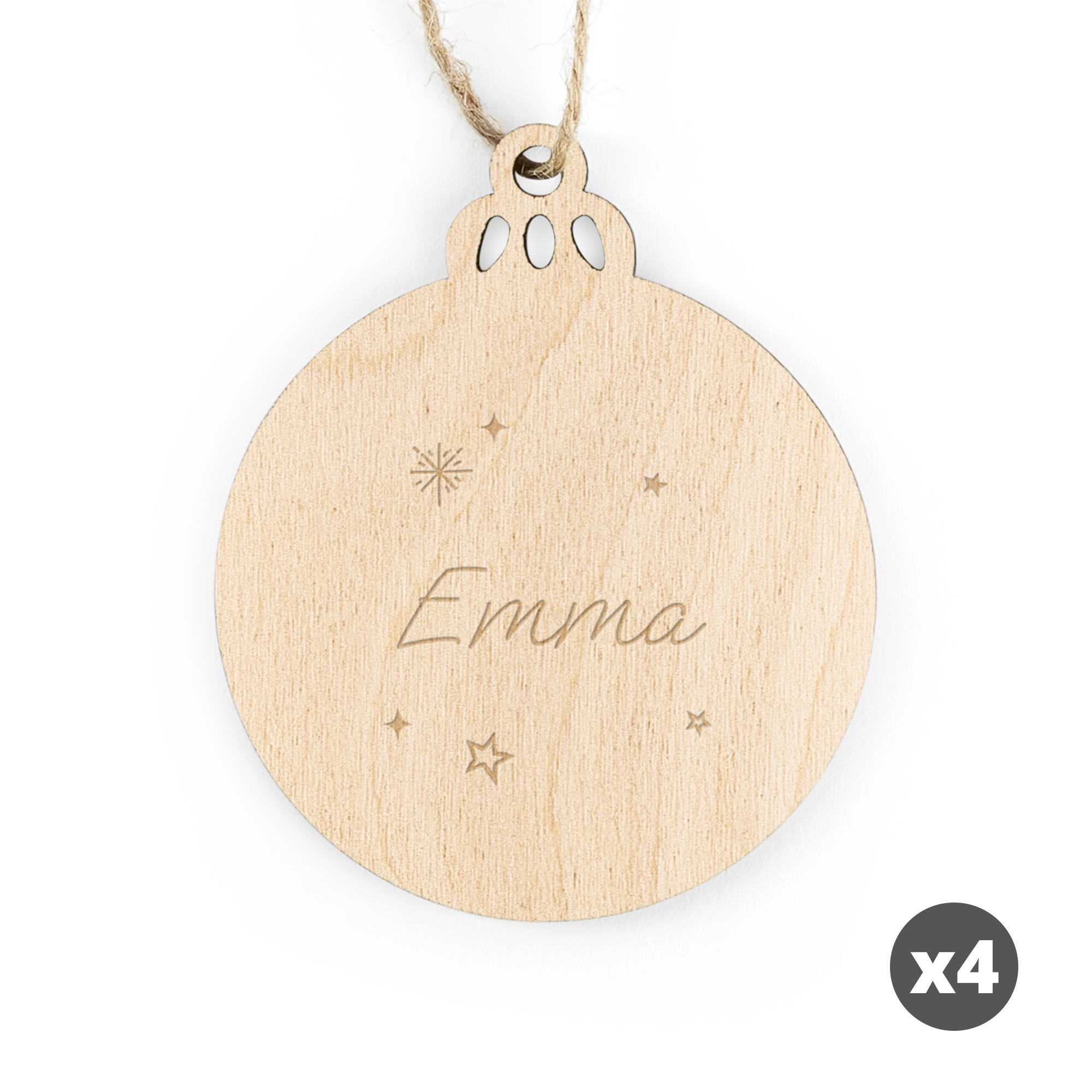 Bola de Navidad de madera clara grabada con el nombre "Emma" y diseños festivos, lista para decorar tu árbol.