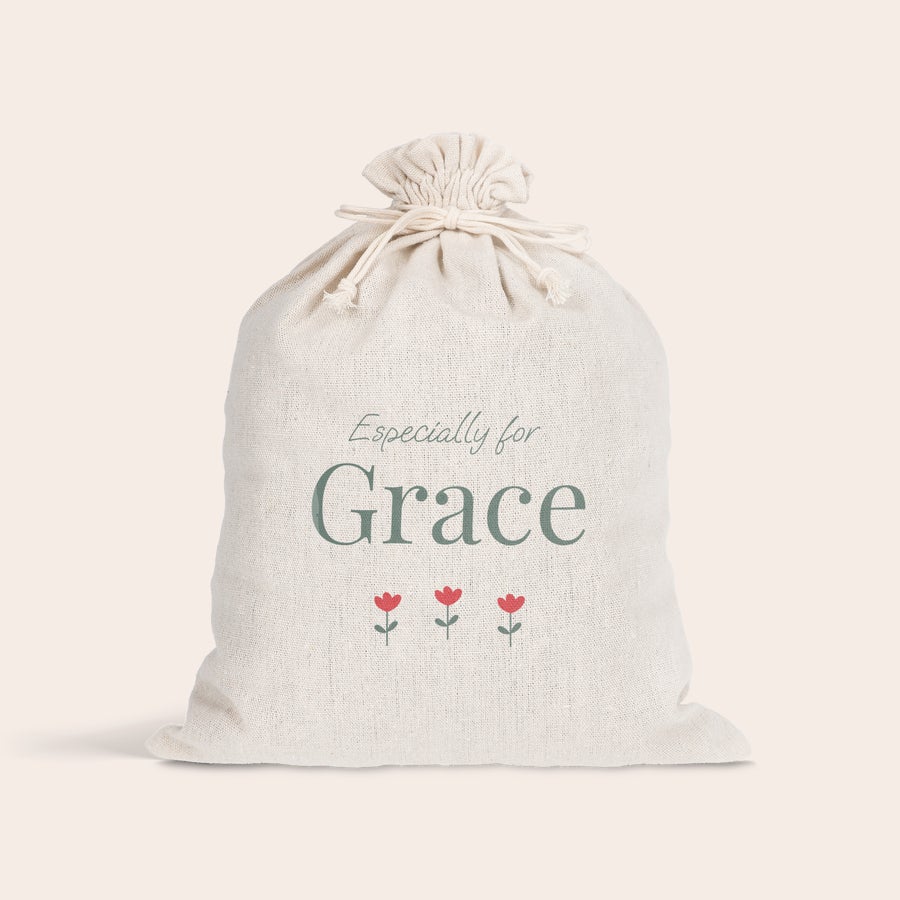 Saco de oferta com cordão - Páscoa Sacola de presente de Páscoa personalizada com cordão, impressa com o nome Grace e 3 flores vermelhas