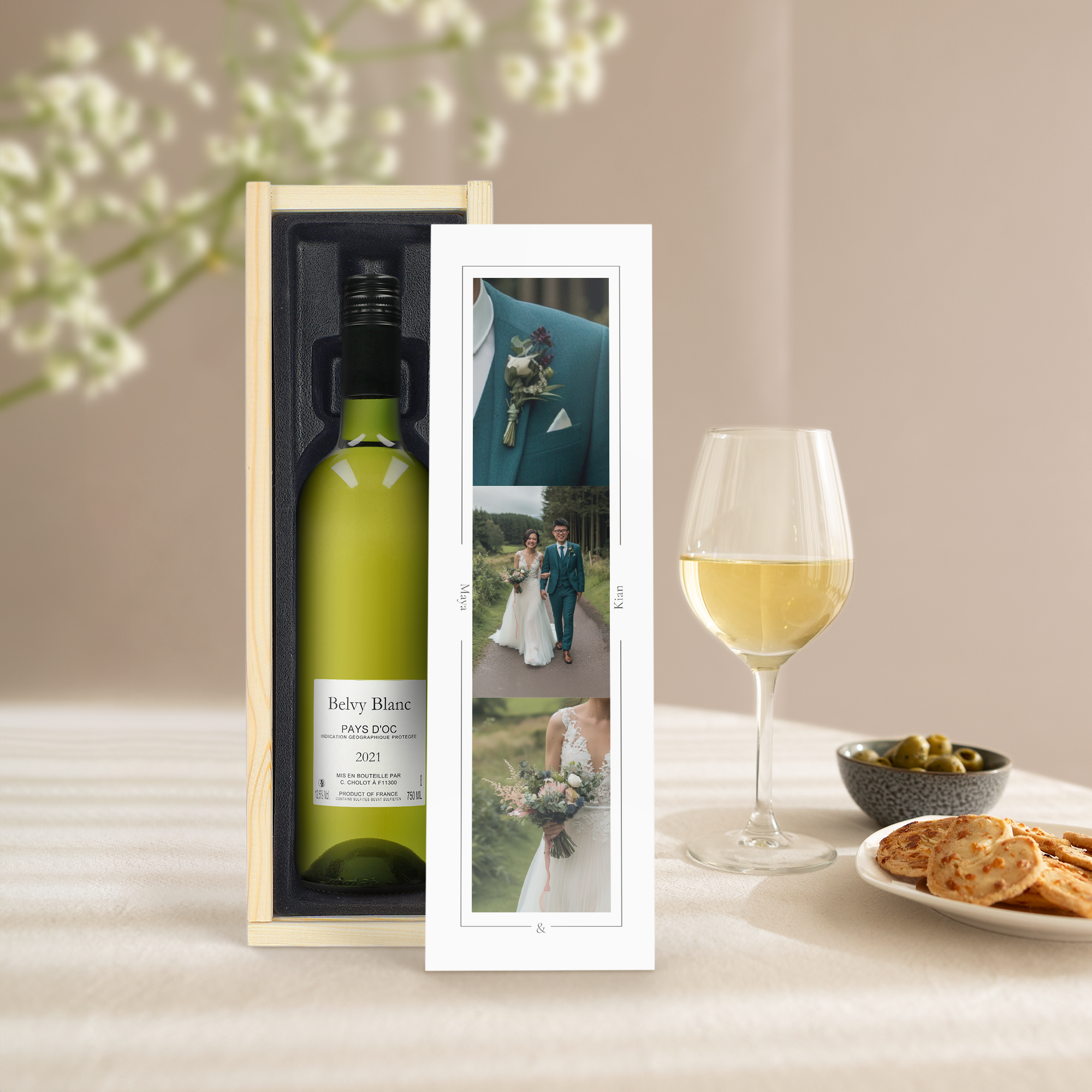 Vino bianco Belvy in cassetta di legno personalizzata con collage di foto Maya e Kian stampato