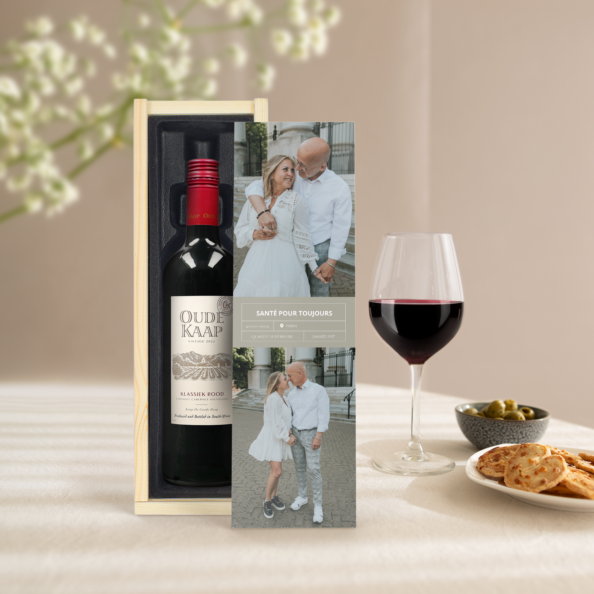 Bouteille de vin rouge Oude Kaap dans un coffret personnalisé avec photos et message Santé Pour Toujours