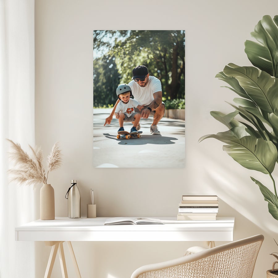 Póster Póster fotográfico personalizado de un padre y su hijo en patineta, ideal para capturar tus momentos favoritos.