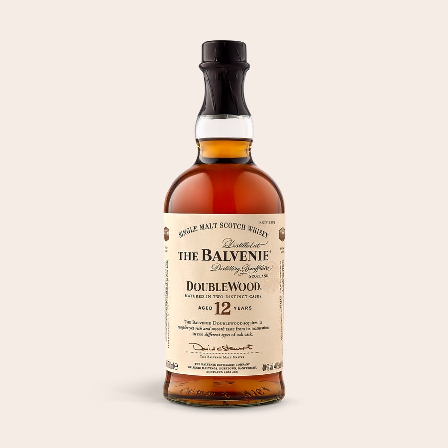 Whisky The Balvenie personalizado Botella de whisky Balvenie de 12 años, con etiqueta beige y texto negro, lista para una caja de madera personalizada.