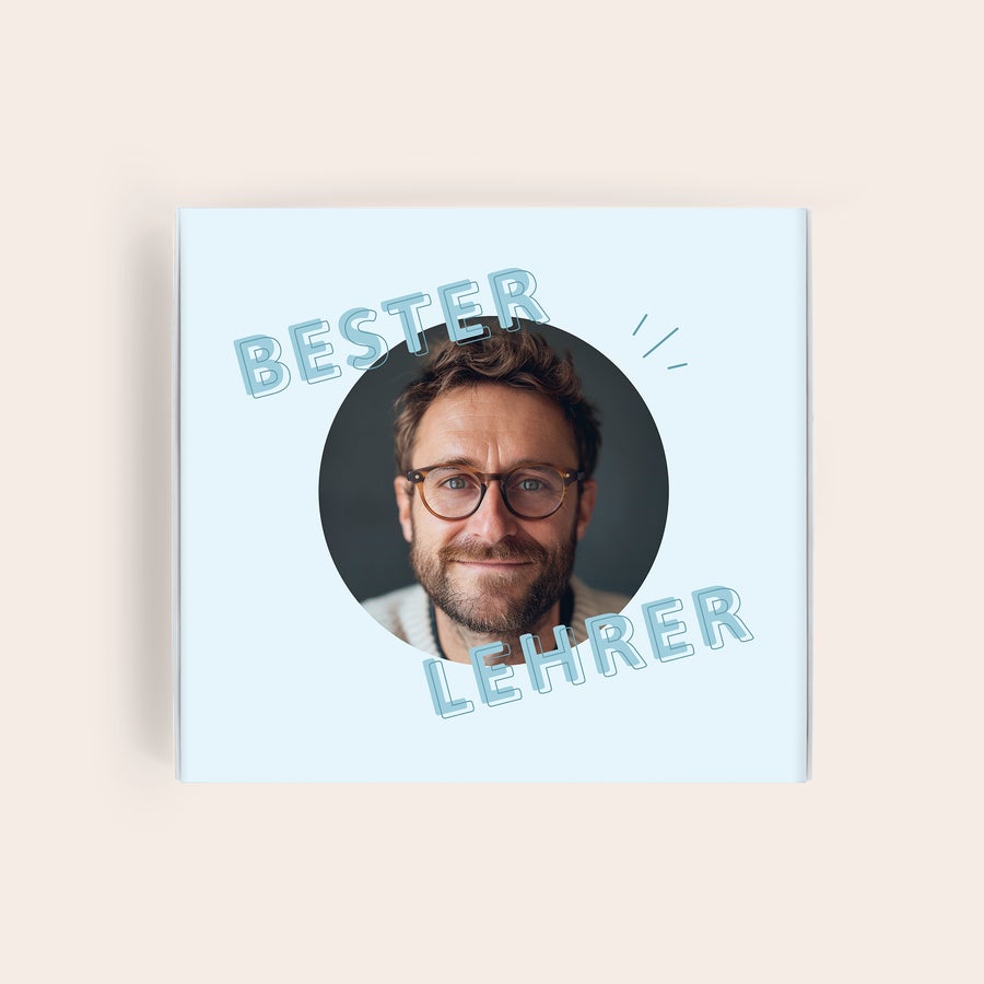 Pralinen Milka Lehrer Personalisierte Milka-Geschenkbox für Lehrer, bedruckt mit "Bester Lehrer" und dem Foto eines Mannes.