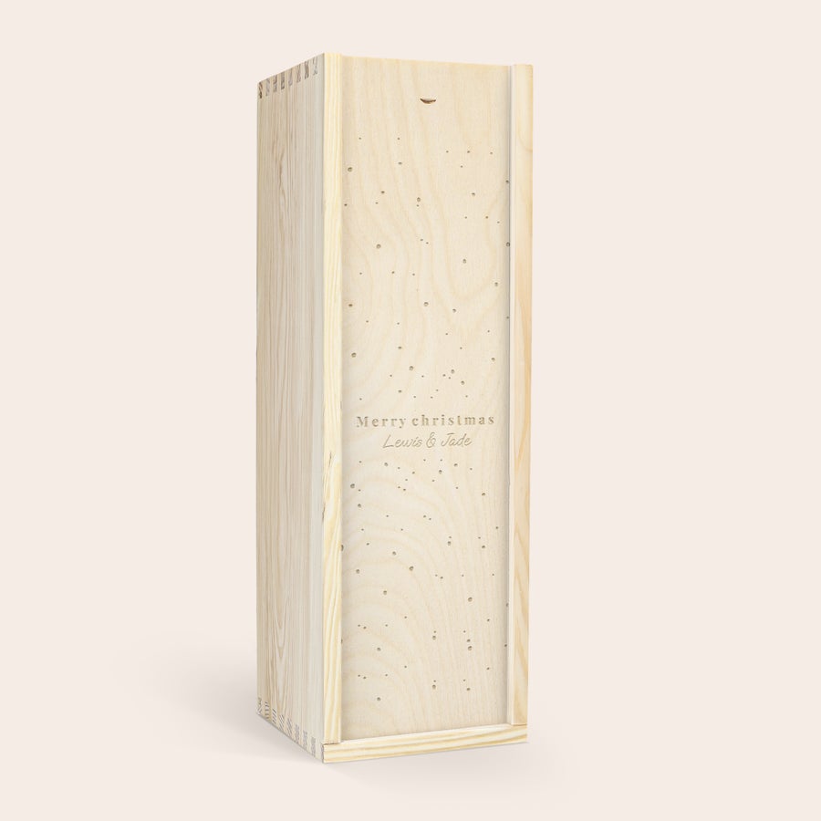 Moet et Chandon Brut v personalizované krabici Dřevěná bedýnka s gravírovaným textem "Merry christmas Louis & Jade" pro šampaňské Moet & Chandon.