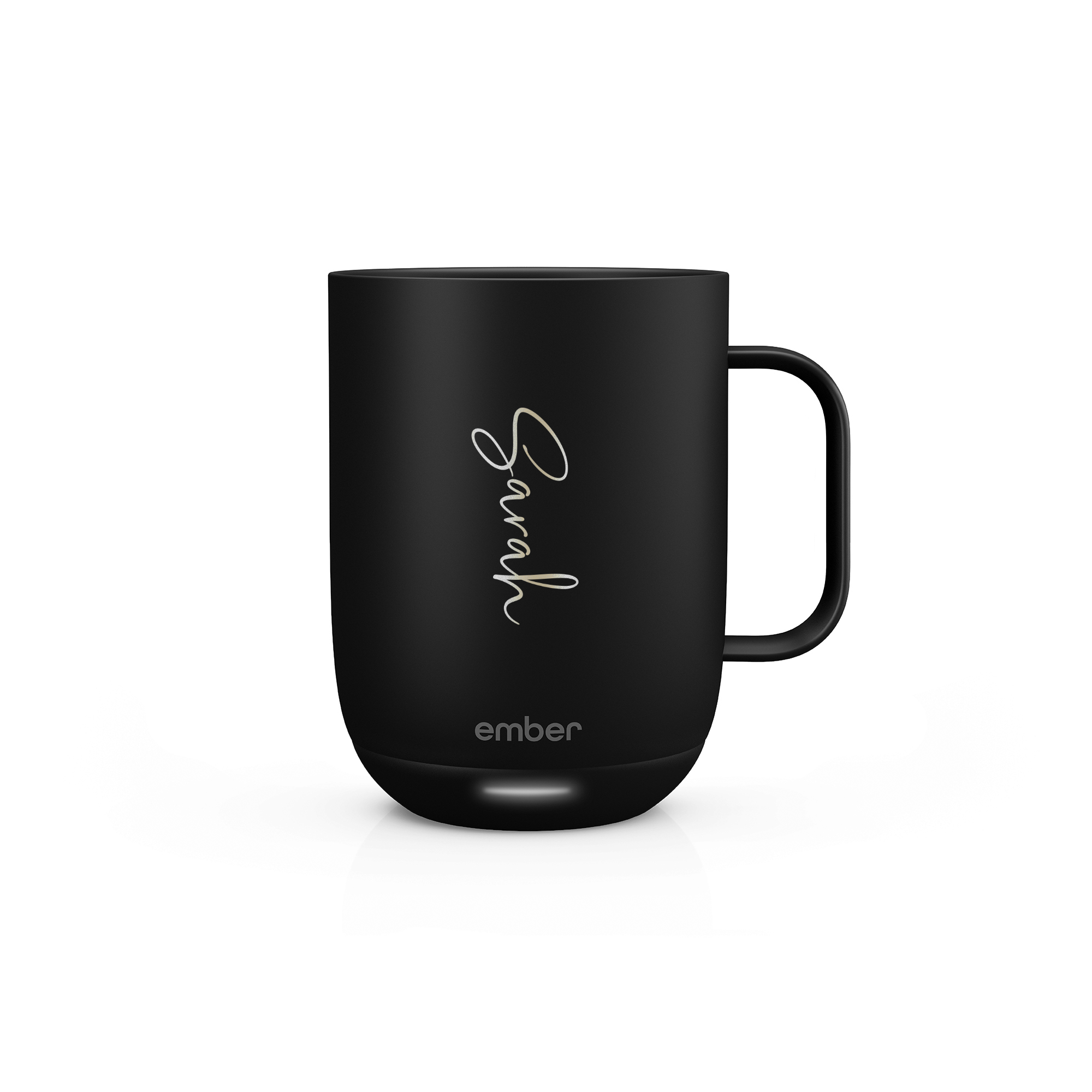 Personlig Ember Control Cup i svart med "Sarah" lasergraverat. Njut av varje klunk.