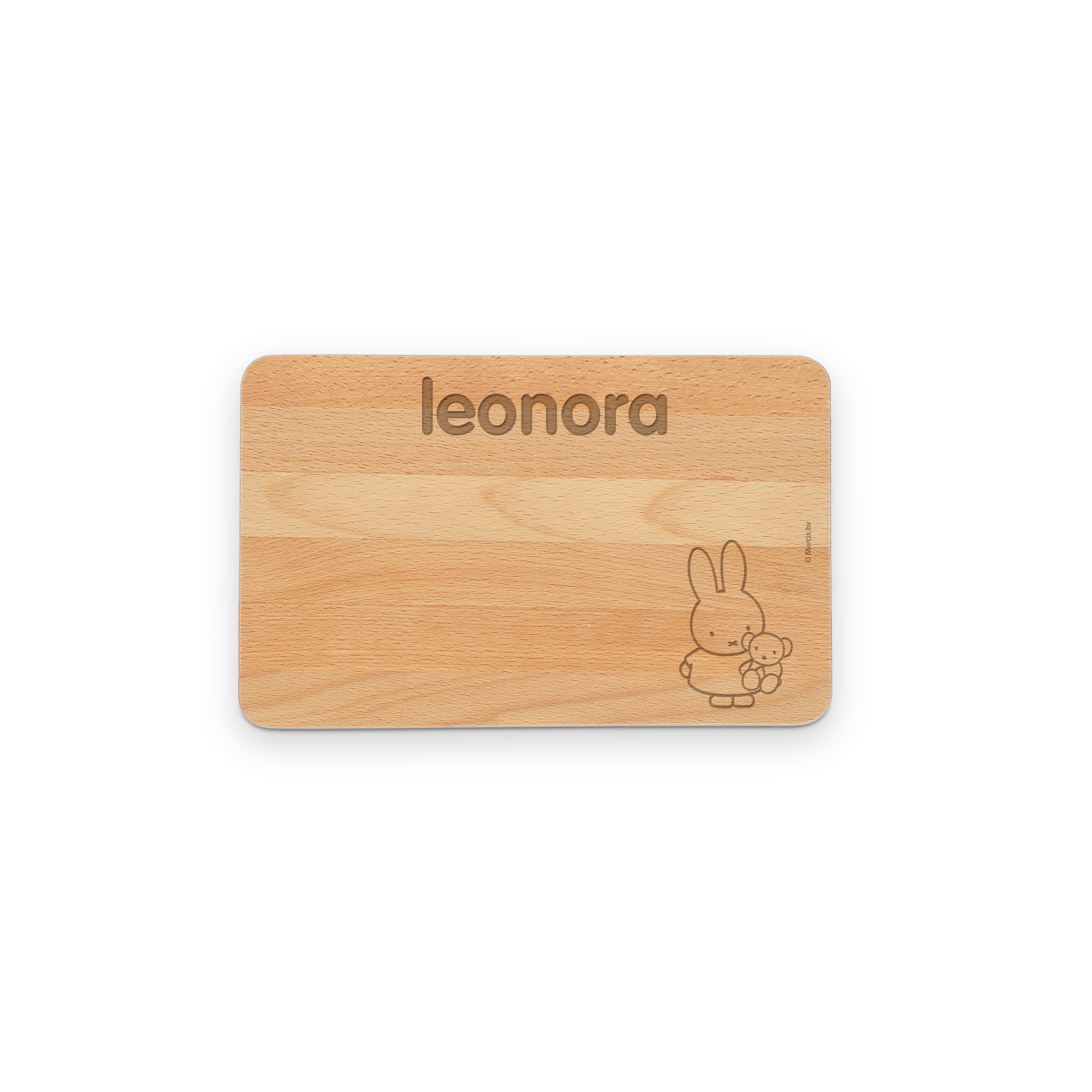 Et indgraveret skærebræt af træ med navnet Leonora og Miffy-design