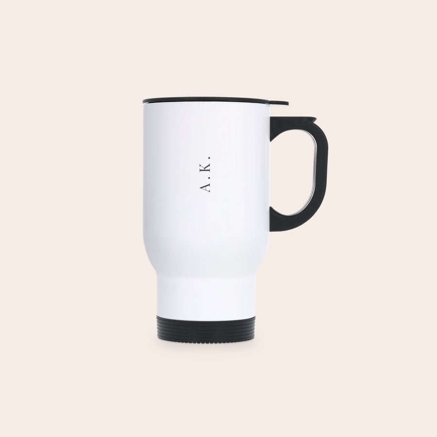 Mug isotherme personnalisé Mug thermos blanc personnalisé avec les initiales AK imprimées, poignée et couvercle noirs. Transformez chaque boisson quotidienne.
