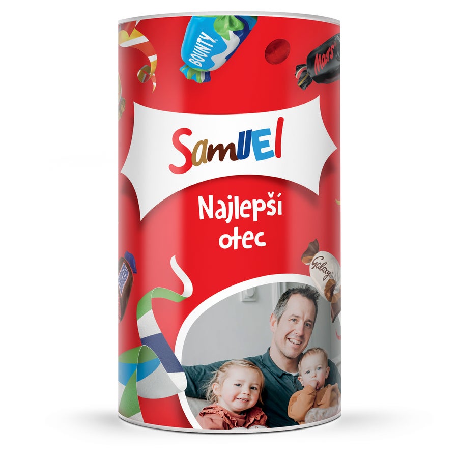 Personalizovaná fľaša Celebrations sa sladkosťami Personalizovaná fľaša Celebrations s nápisom Samuel Najlepší otec, vytlačenou fotografiou otca s deťmi a obľúbenými sladkosťami.