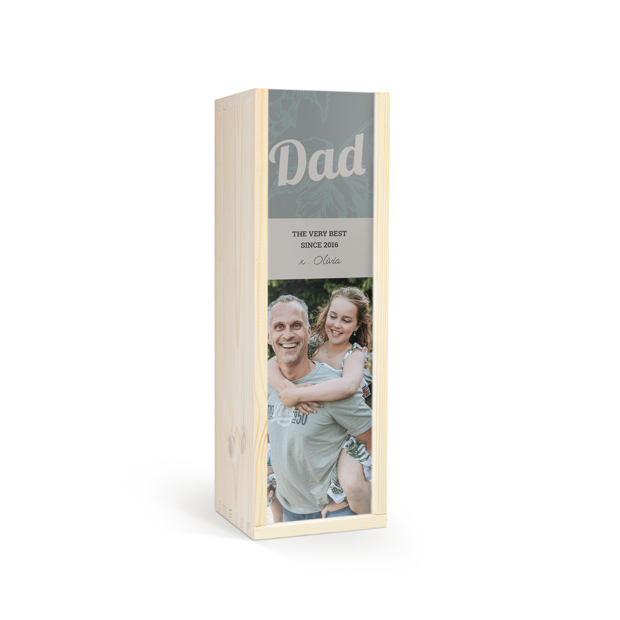 Caixa de madeira para cerveja, personalizada com foto impressa de pai e filha e texto "Dad"