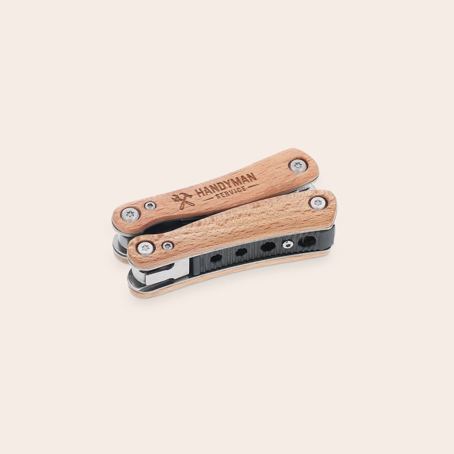 Multitool gravé Outil multifonction personnalisé en bois de hêtre gravé Handyman Service, le héros du quotidien