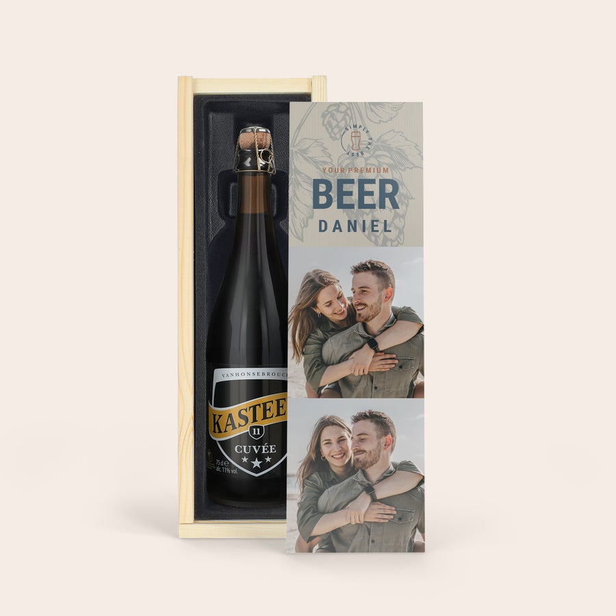 Bier Kasteel Cuvée Chateau personalisieren Personalisietes Bier Kasteel Cuvée Chateau in Holzkiste, bedruckt mit Fotos eines Paares und dem Namen Daniel
